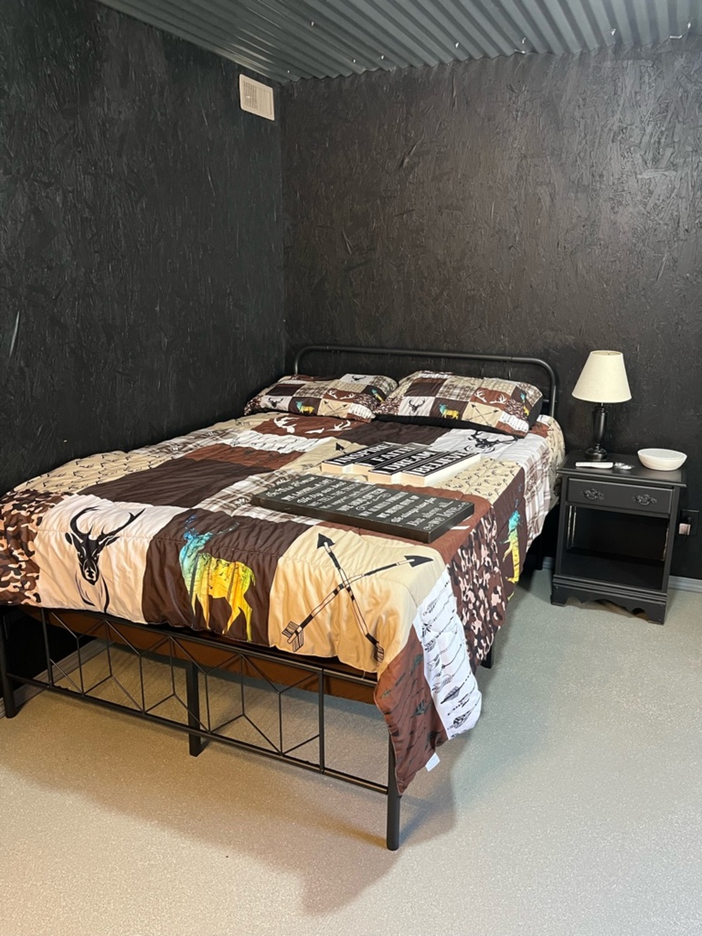 EUC NICE FULL SIZE COMFORTER SET WITH MATCHING PILLOW CASES